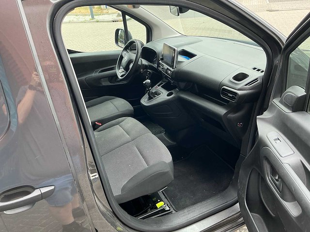 2022 toyota proace city 1.5 d-4d live long bedrijfswagen - afbeelding 2 van  31