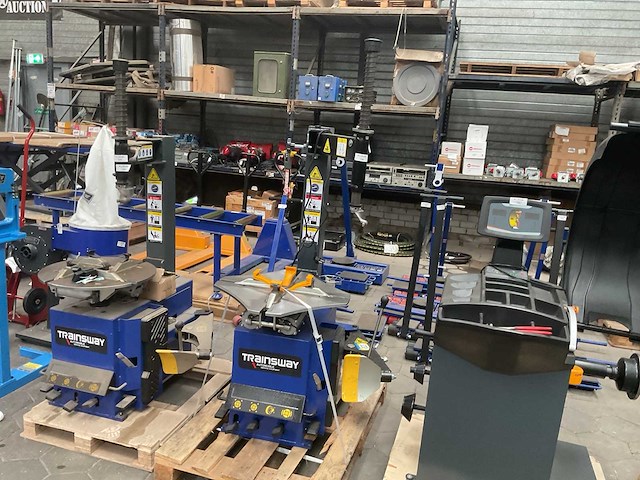 2022 trainway zh620 banden de-en montageapparaat - afbeelding 1 van  6