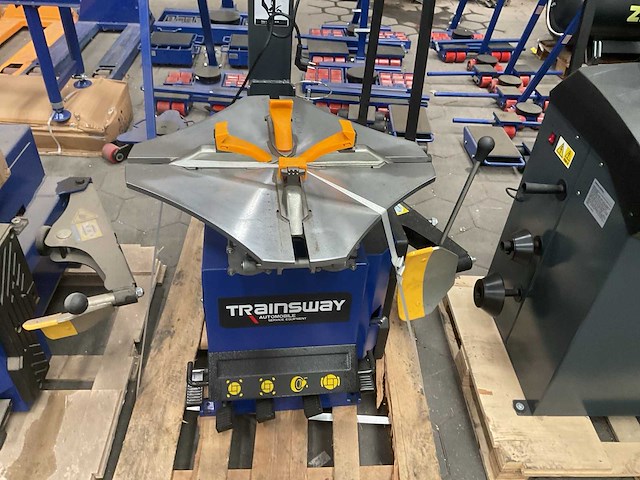 2022 trainway zh620 banden de-en montageapparaat - afbeelding 4 van  6