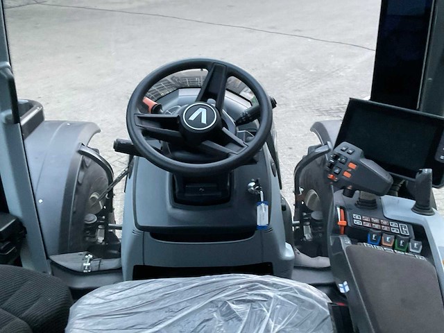 2022 valtra n155 ecopower direct smarttouch vierwielaangedreven landbouwtractor - afbeelding 16 van  36