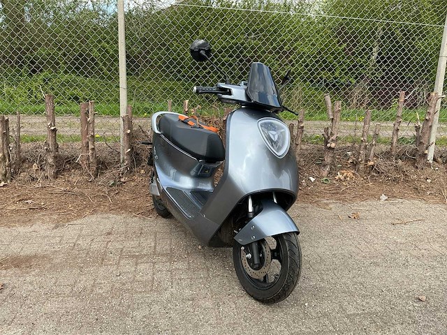 2022 yadea fkj-22-f c1s e-scooter - afbeelding 1 van  24