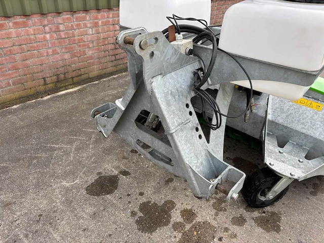 2022 zocon vgm-150 hydraulische veegmachine 150 cm met zijborstel en watersproeiing - afbeelding 4 van  15