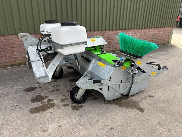 2022 zocon vgm-150 hydraulische veegmachine 150 cm met zijborstel en watersproeiing - afbeelding 12 van  15