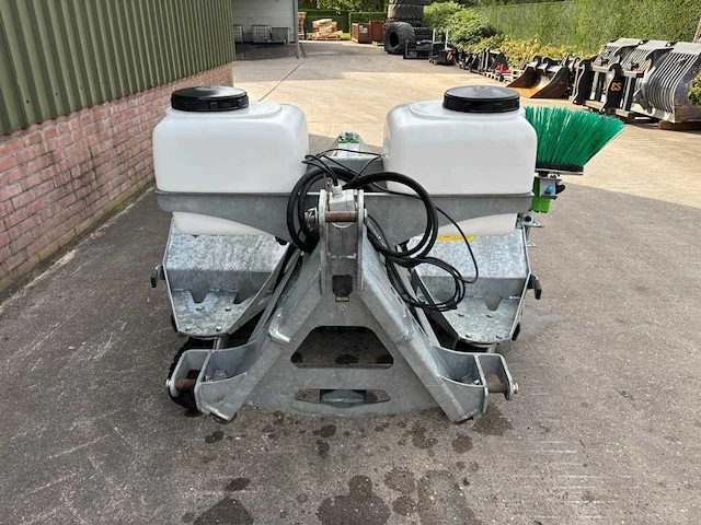 2022 zocon vgm-150 hydraulische veegmachine 150 cm met zijborstel en watersproeiing - afbeelding 11 van  15