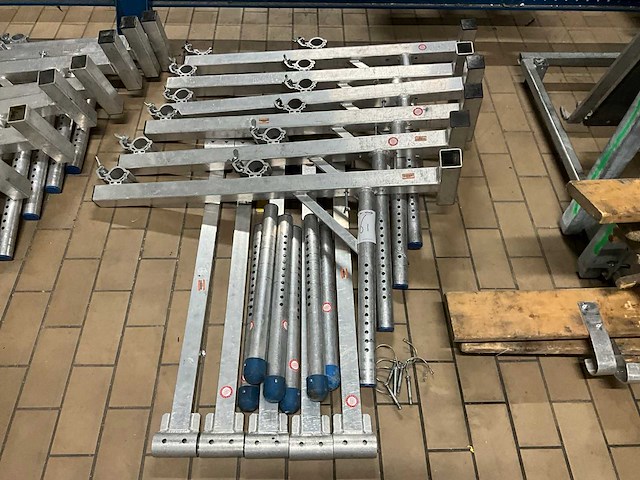 2023 asc 70797450 staander dakrandbeveiliging schuin dak (6x) - afbeelding 1 van  4