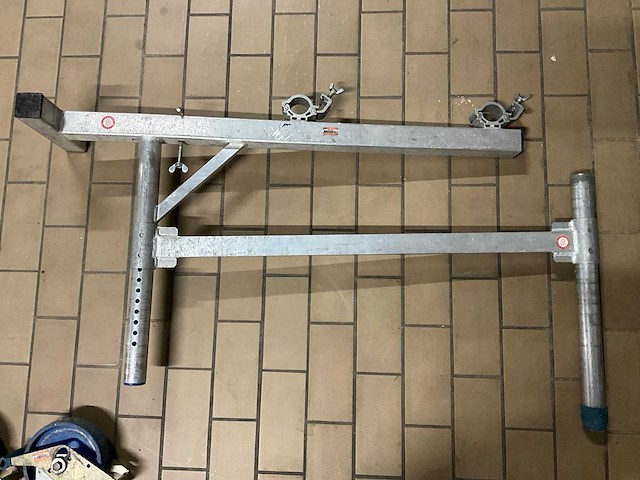 2023 asc 70797450 staander dakrandbeveiliging schuin dak (6x) - afbeelding 1 van  8