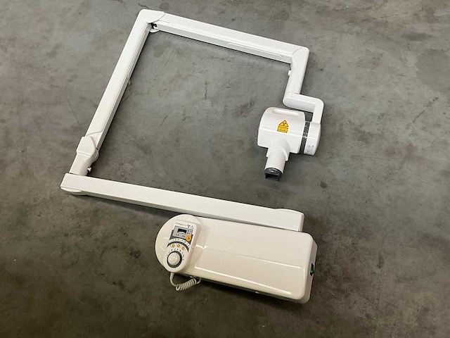 2023 carestream dental cs2200 röntgenapparaat - afbeelding 1 van  6
