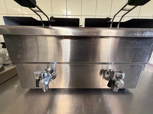 2023 caterchef 688828 dubbele friteuse - afbeelding 4 van  6