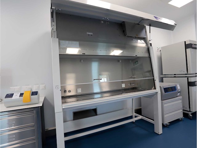 2023 clean air door baker biovanguard 6 laminaire flow kast - afbeelding 3 van  6