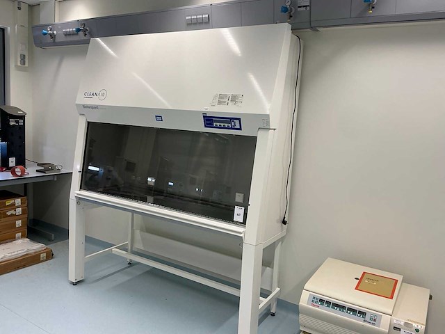 2023 clean air door baker biovanguard 6 laminaire flow kast - afbeelding 1 van  10