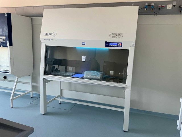 2023 clean air door baker biovanguard 6 laminaire flow kast - afbeelding 1 van  12
