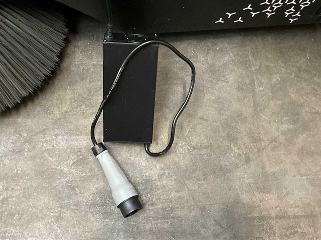 2023 daewoo das100 veegmachine met cabine - afbeelding 7 van  16