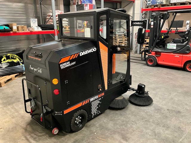 2023 daewoo das100 veegmachine met cabine - afbeelding 11 van  16
