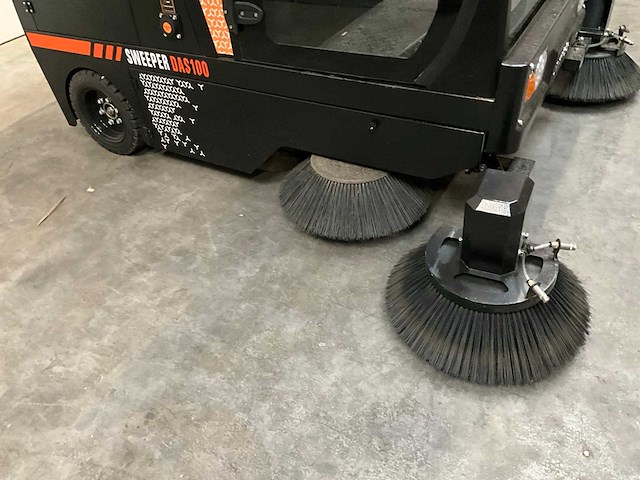 2023 daewoo das100 veegmachine met cabine - afbeelding 14 van  16