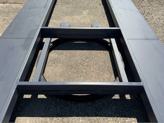 2023 draaiplateau auto's - afbeelding 1 van  9