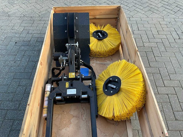 2023 engcon sweeper swd60 hydraulische bezem - afbeelding 1 van  4