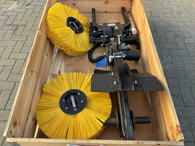 2023 engcon sweeper swd60 hydraulische bezem - afbeelding 2 van  4