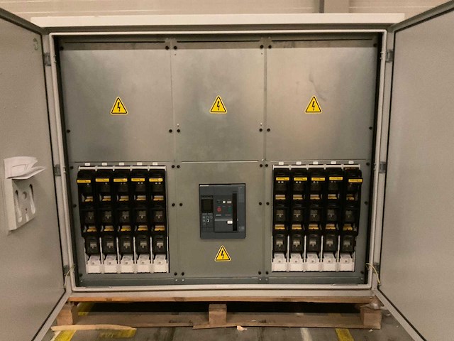 2023 europower 400 v 10 inputs panel ac-verdeelkast / pv ac combiner cabinet - afbeelding 2 van  8
