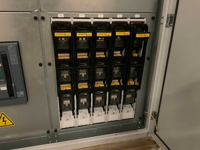 2023 europower 400 v 10 inputs panel ac-verdeelkast / pv ac combiner cabinet - afbeelding 4 van  8