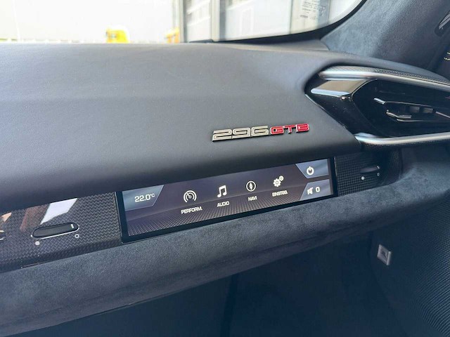 2023 ferrari 296 gtb | hybrid italian supercar - afbeelding 52 van  82