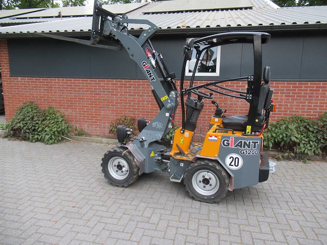 2023 giant g-1200 mini shovel “demo model” - afbeelding 1 van  12