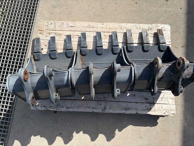2023 graafbak/dieplepel 380 mm met tanden (3x) - afbeelding 5 van  8