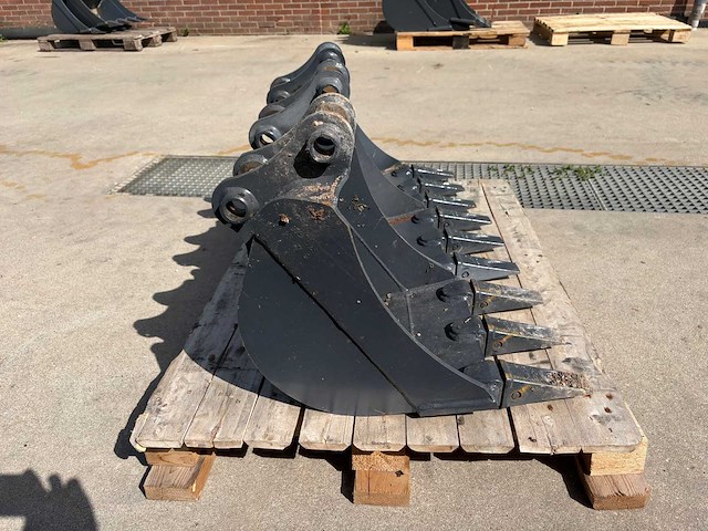 2023 graafbak/dieplepel 380 mm met tanden (3x) - afbeelding 7 van  8