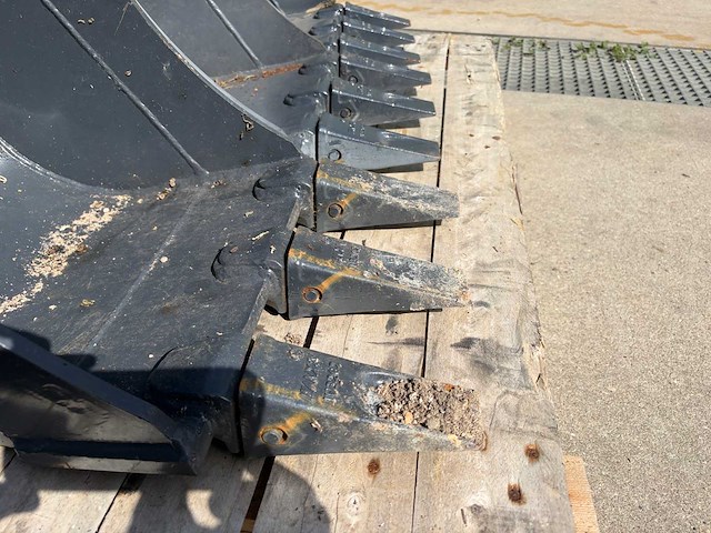 2023 graafbak/dieplepel 380 mm met tanden (3x) - afbeelding 8 van  8