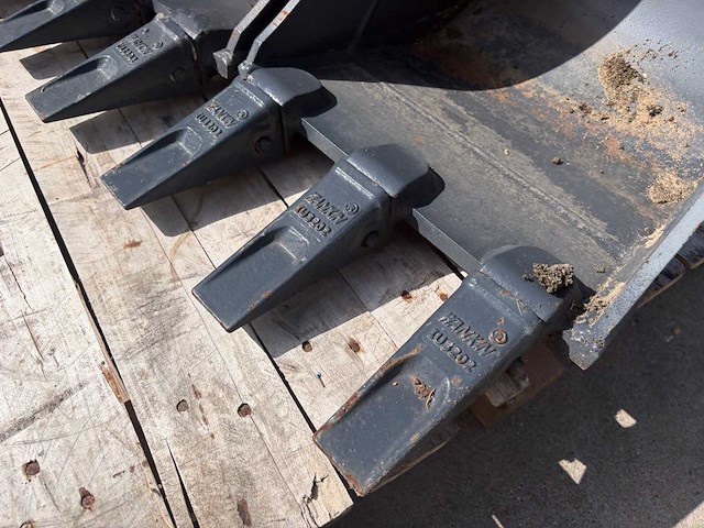 2023 graafbak/dieplepel 380 mm met tanden (3x) - afbeelding 2 van  15