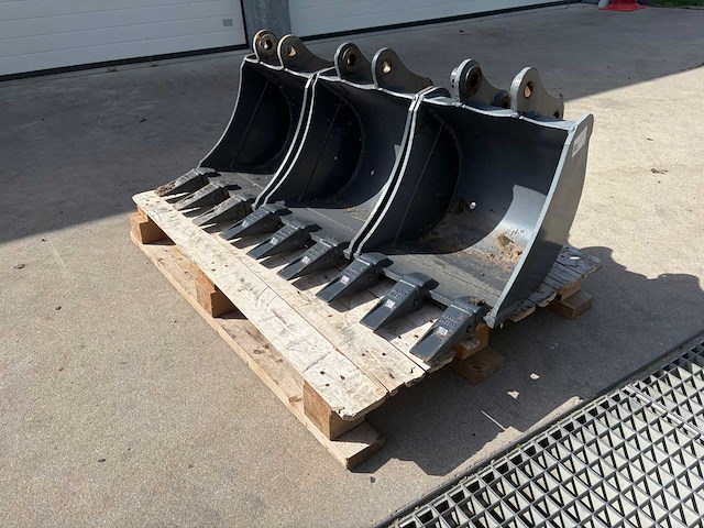 2023 graafbak/dieplepel 380 mm met tanden (3x) - afbeelding 1 van  15