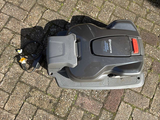 2023 husqvarna 315 robotmaaier - afbeelding 7 van  8