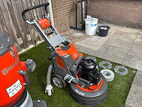 2023 husqvarna pg540 planetaire schuurmachine met stofzuiger - afbeelding 13 van  17