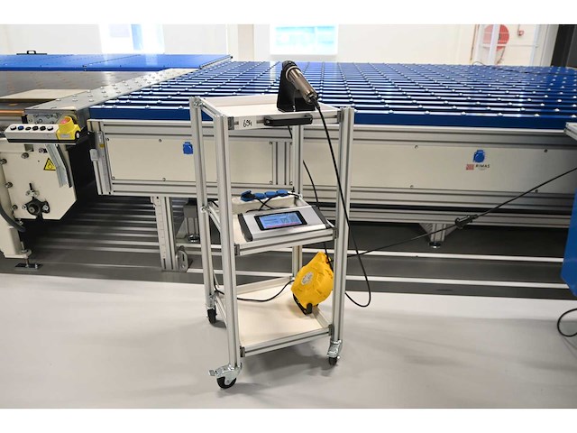 2023 komax irmo 230v infrarood krimpapparaat inclusief komax irdc-2000 exmore infrarood krimp controller en rimas magazijnwagen - afbeelding 1 van  9