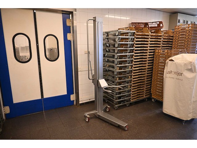 2023 krikke - de wit heavyboy ffc-75-e- 1700 rvs bekken lift - afbeelding 1 van  7