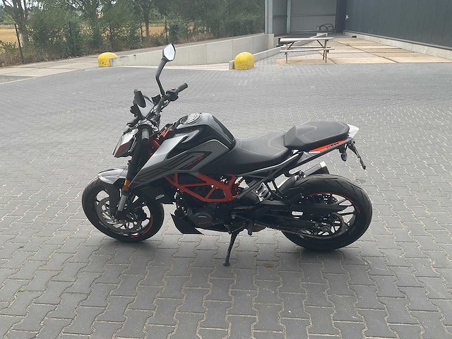 2023 ktm - 125 duke - motorcycle - afbeelding 9 van  15