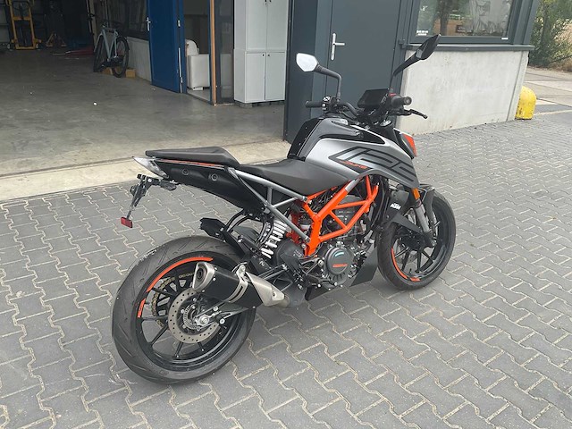 2023 ktm - 125 duke - motorcycle - afbeelding 15 van  15