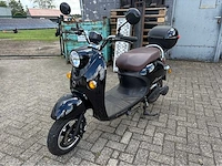 2023 leone arrow black shiny e-scooter