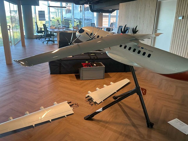 2023 maeve 01 propellor vliegtuigmodel - afbeelding 2 van  2