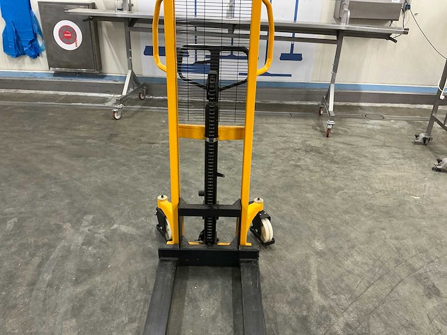 2023 manutan a170141 handstacker - afbeelding 2 van  12