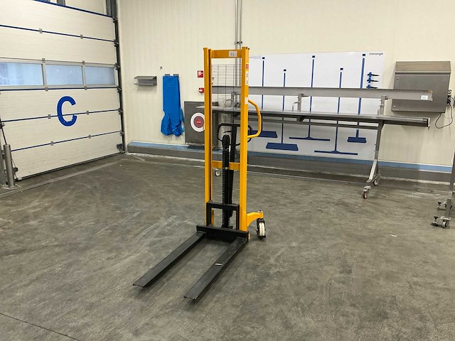 2023 manutan a170141 handstacker - afbeelding 1 van  12