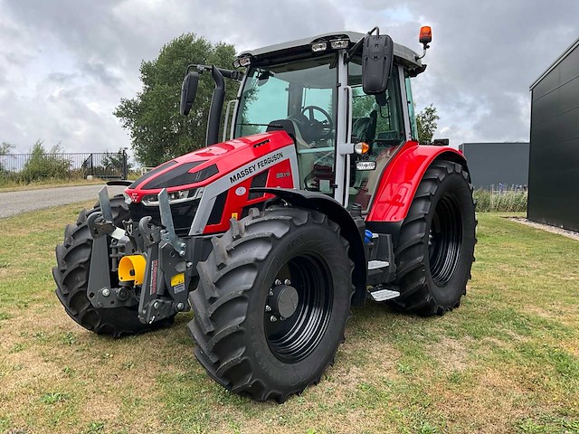 2023 massey ferguson 5s.115 vierwielaangedreven landbouwtractor - afbeelding 12 van  44