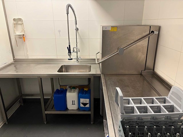 2023 maxima hq 2000 ultra korvenvaatwasmachine met rvs aan- en afvoertafel en rvs afzuigkap en waterontharder - afbeelding 2 van  12