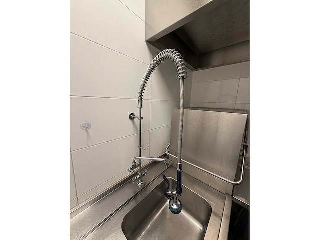 2023 maxima hq 2000 ultra korvenvaatwasmachine met rvs aan- en afvoertafel en rvs afzuigkap en waterontharder - afbeelding 4 van  12