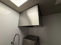 2023 maxima hq 2000 ultra korvenvaatwasmachine met rvs aan- en afvoertafel en rvs afzuigkap en waterontharder - afbeelding 8 van  12