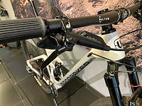 2023 mondraker f-podium carbon rr sl mountainbike - 43cm - afbeelding 12 van  13