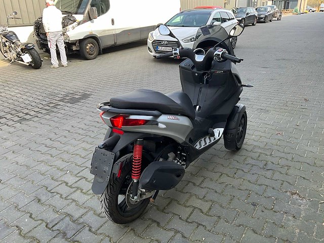 2023 piaggio mp3 300 sport 3 wiel motorfiets - afbeelding 12 van  18