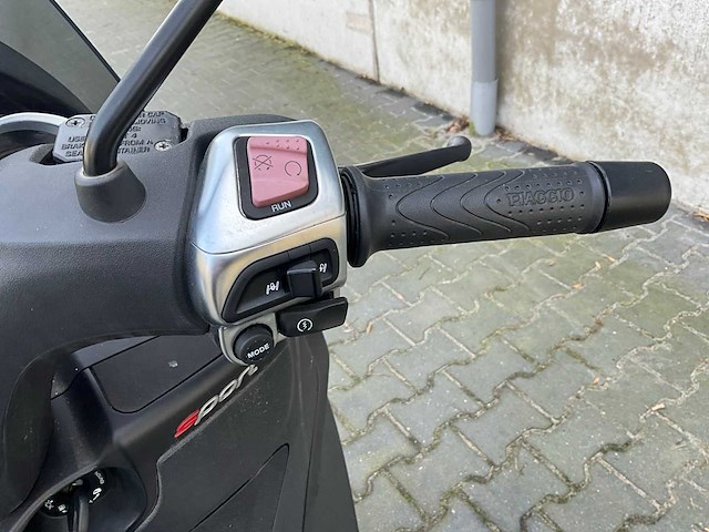 2023 piaggio mp3 300 sport 3 wiel motorfiets - afbeelding 16 van  18
