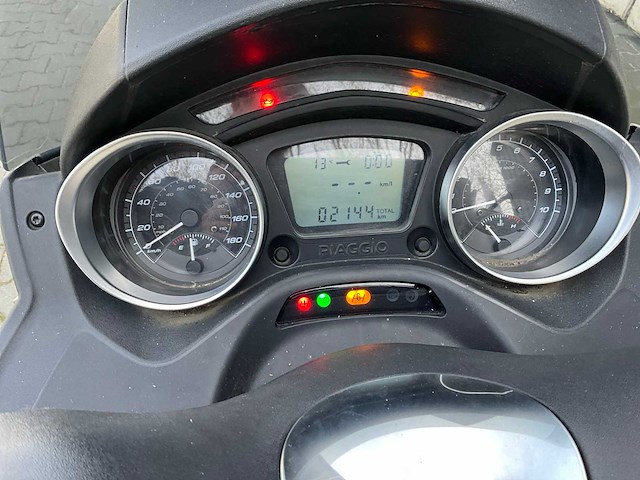 2023 piaggio mp3 300 sport 3 wiel motorfiets - afbeelding 17 van  18