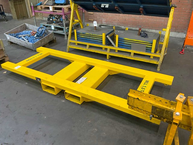 2023 pve 230425-31-01 heftruck hijsframe - afbeelding 1 van  3