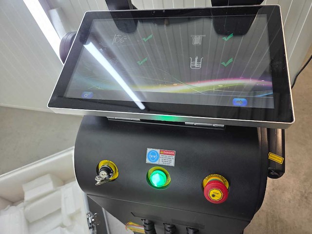 2023 qhr hm-dl310 medical diode laser system - laserontharingsapparaat - afbeelding 6 van  9